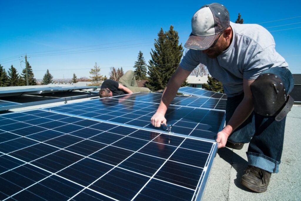 installation panneaux solaires hybrides